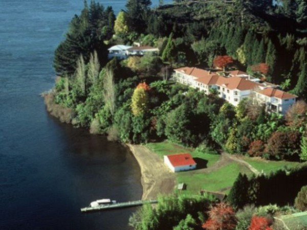 Moose Lodge, Golfing Resort and Hot water thermal health spa for sale, Lake Rotoiti New Zealand